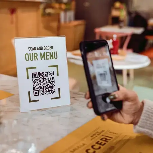 Guia per a propietaris de restaurants per crear i integrar menús de codis QR