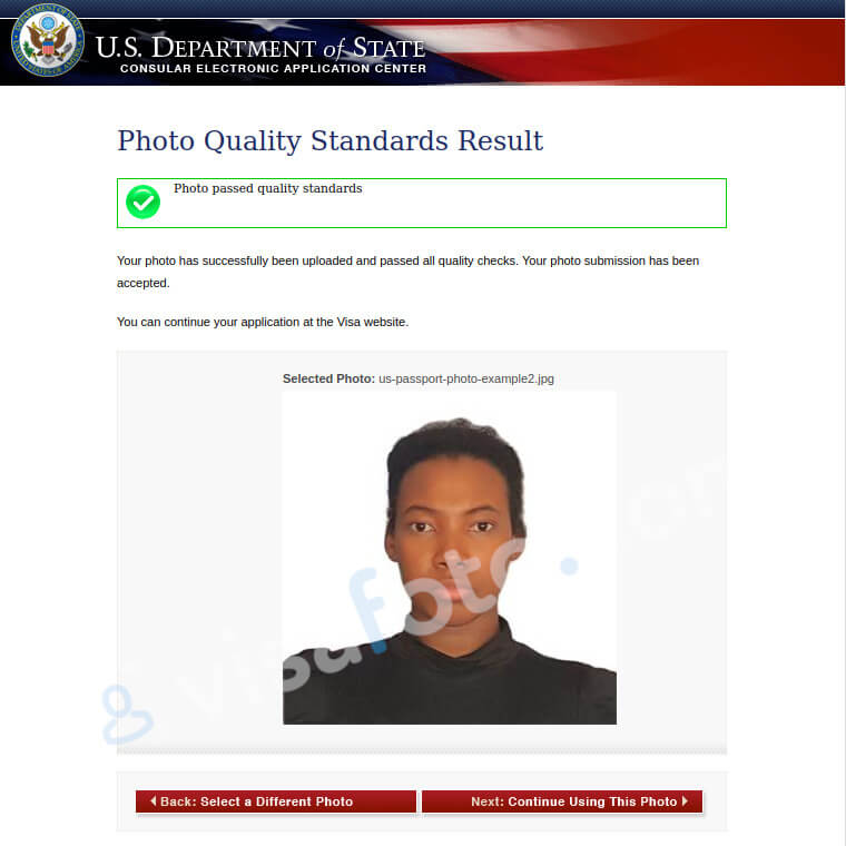 Outra foto de passaporte dos EUA passa nas verificações do site do Departamento de Estado